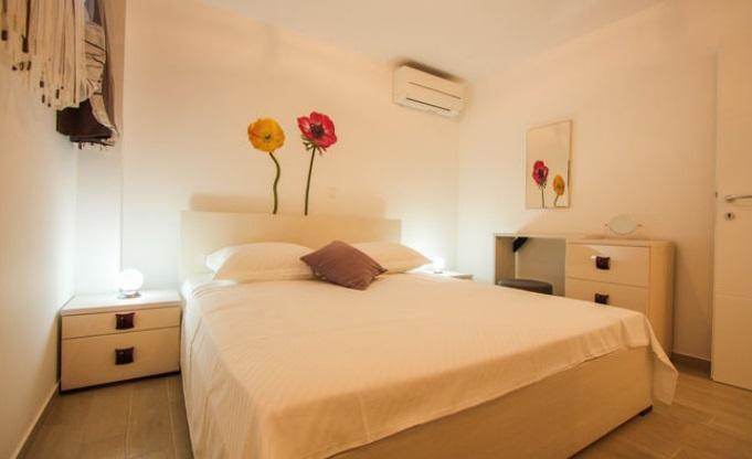 Image No.11-3 Bed Property for sale