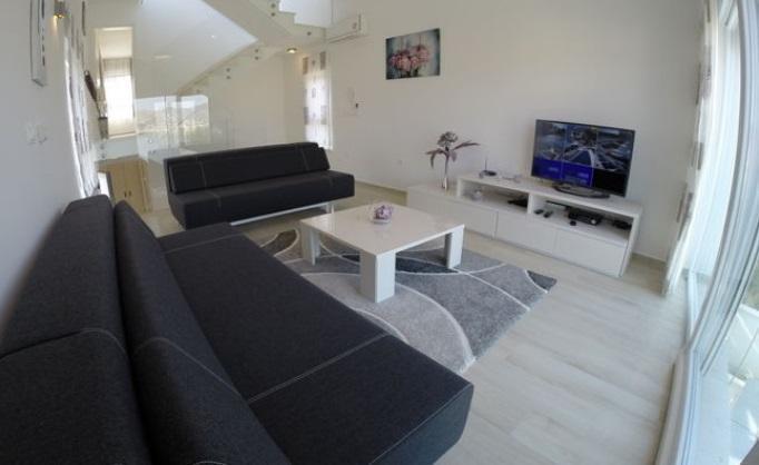 Image No.12-3 Bed Property for sale