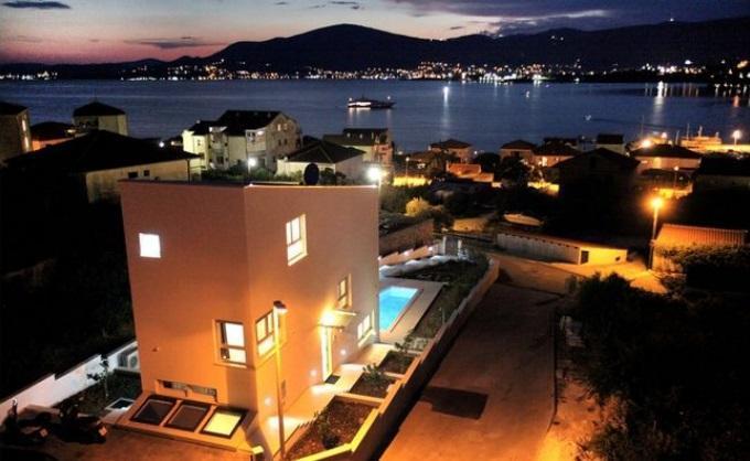 Image No.8-3 Bed Property for sale