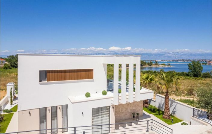 Image No.1-4 Bed Property for sale