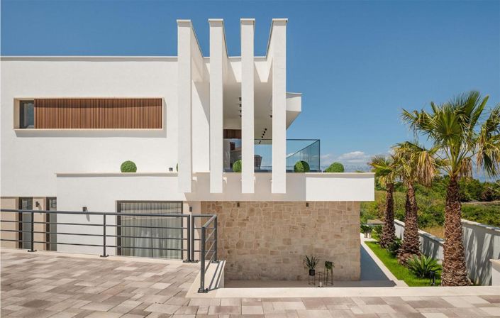 Image No.13-4 Bed Property for sale