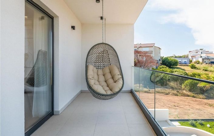 Image No.17-4 Bed Property for sale