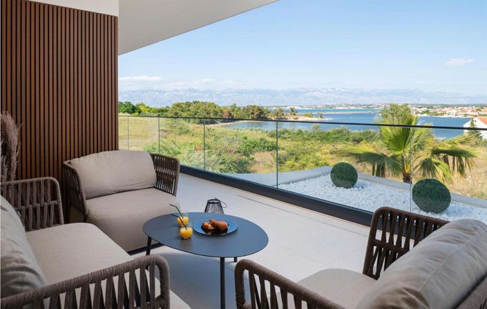 Image No.4-4 Bed Property for sale