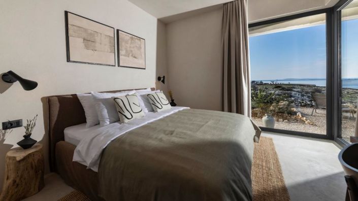 Image No.12-4 Bed Property for sale