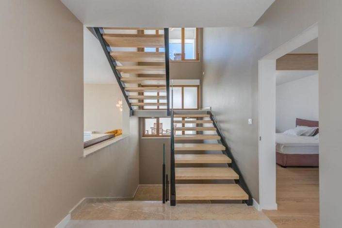 Image No.12-4 Bed Property for sale