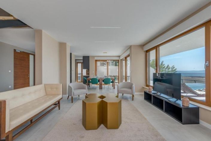 Image No.12-4 Bed Property for sale