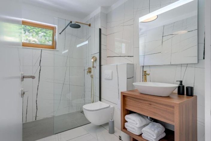 Image No.22-4 Bed Property for sale