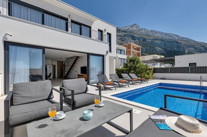 Image No.10-4 Bed Property for sale