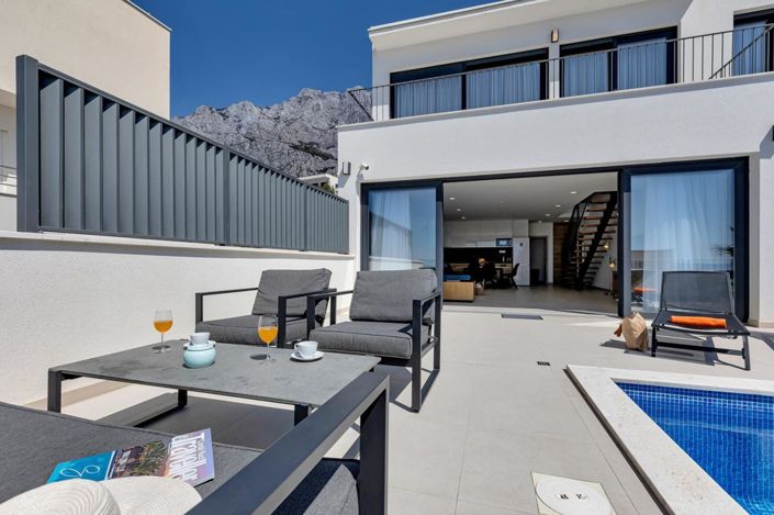 Image No.12-4 Bed Property for sale