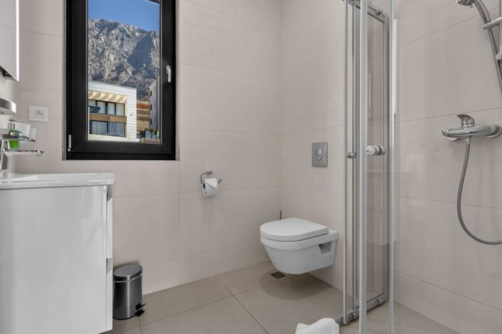 Image No.20-4 Bed Property for sale