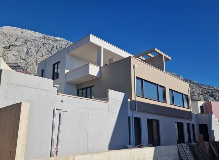 Image No.1-3 Bed Property for sale