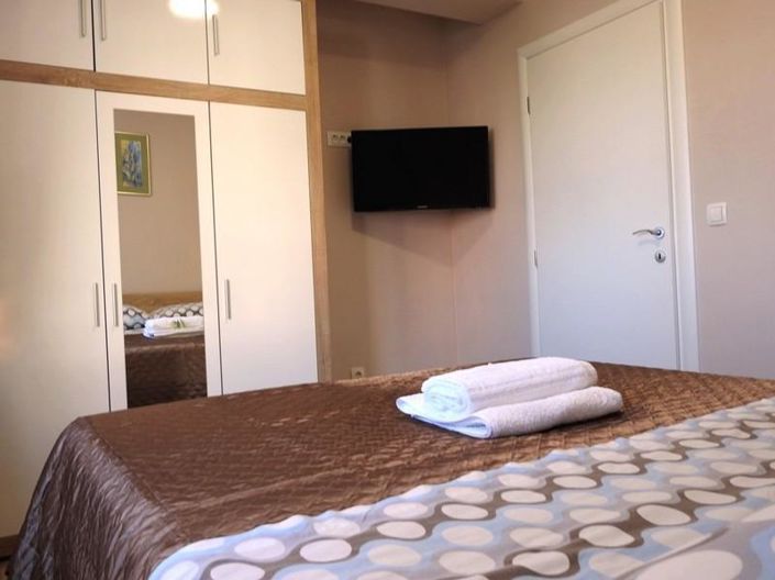 Image No.10-7 Bed Property for sale