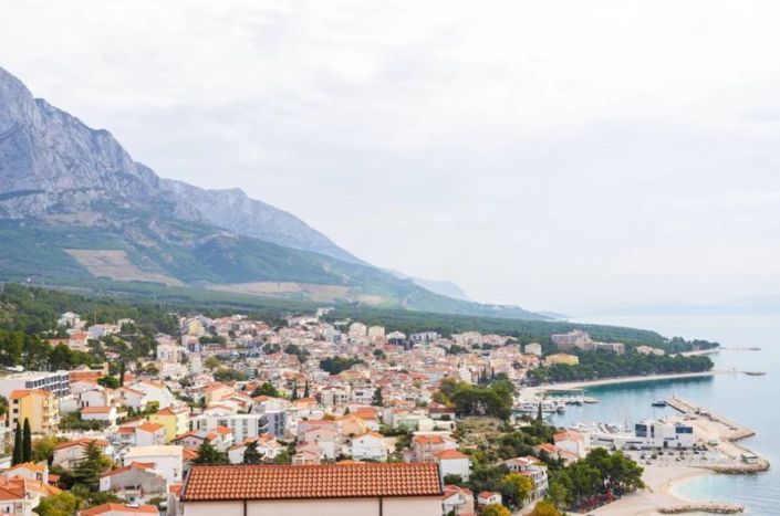 Image No.10-5 Bed Property for sale