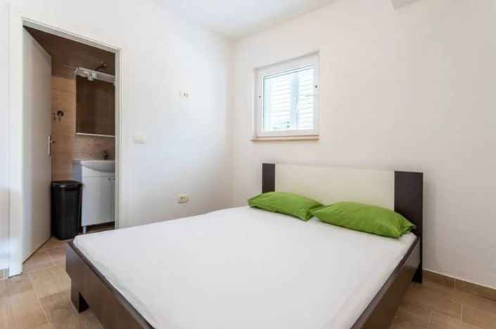 Image No.11-5 Bed Property for sale