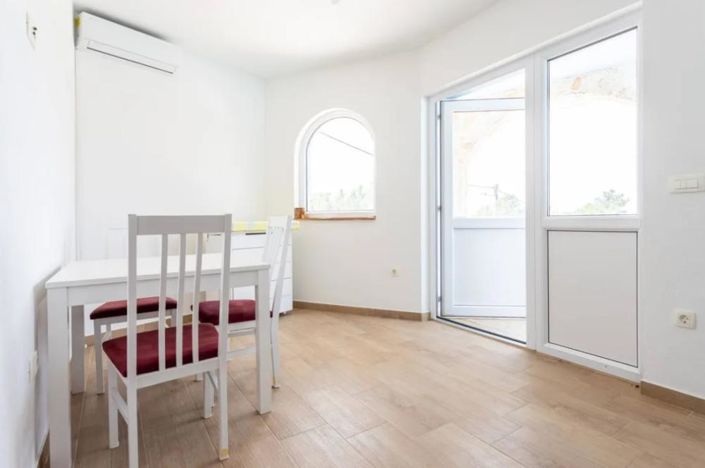 Image No.14-5 Bed Property for sale