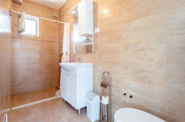 Image No.22-5 Bed Property for sale