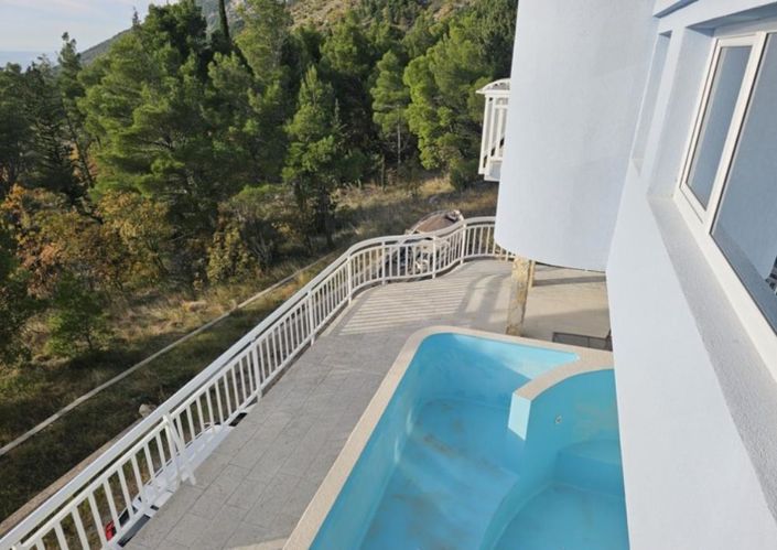 Image No.9-5 Bed Property for sale