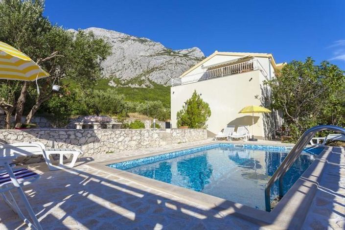 Image No.1-4 Bed Property for sale