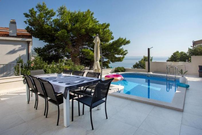 Image No.1-5 Bed Property for sale