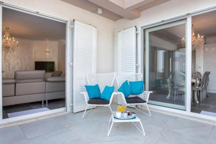 Image No.21-5 Bed Property for sale