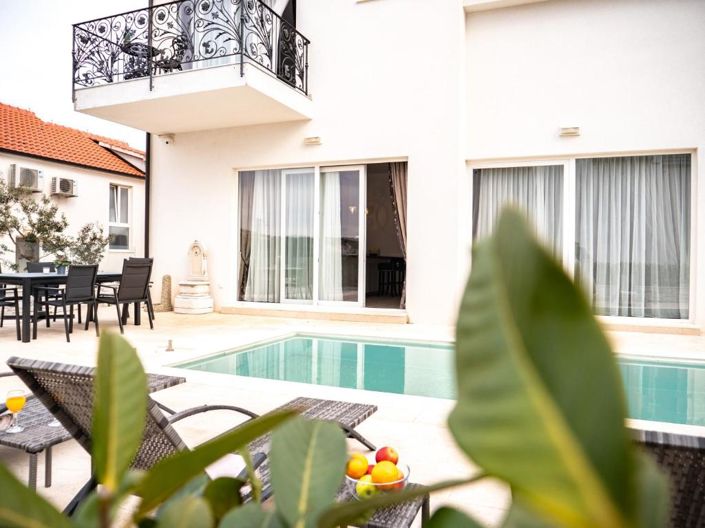 Image No.1-3 Bed Property for sale