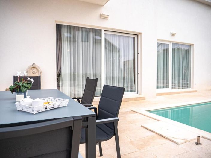 Image No.20-3 Bed Property for sale