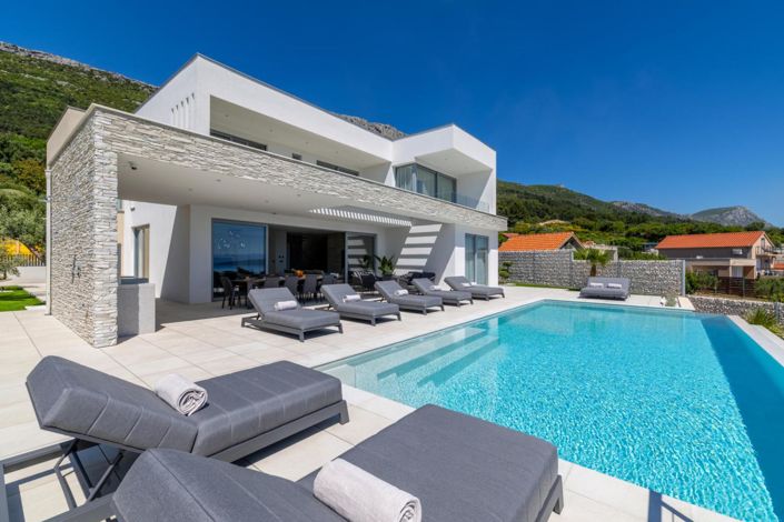 Image No.1-5 Bed Property for sale