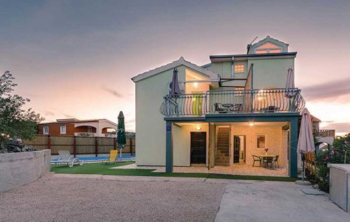 Image No.13-6 Bed Property for sale