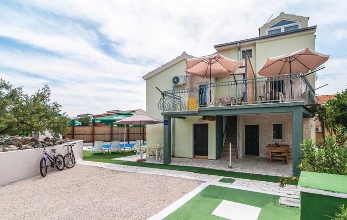 Image No.8-6 Bed Property for sale