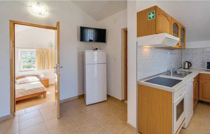 Image No.9-6 Bed Property for sale