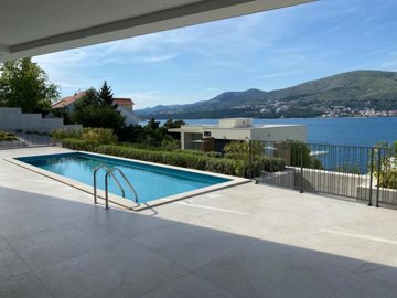 1 - Ciovo, Property