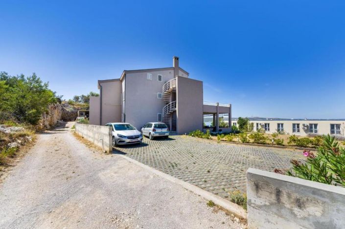 Image No.11-7 Bed Property for sale