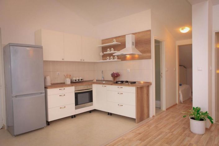 Image No.18-7 Bed Property for sale