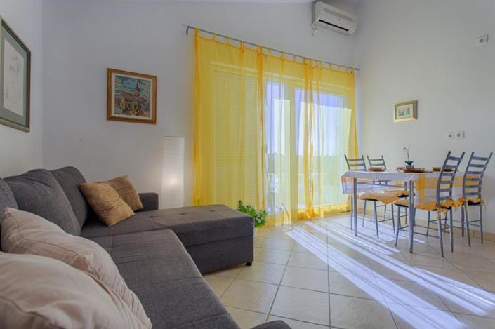 Image No.24-7 Bed Property for sale