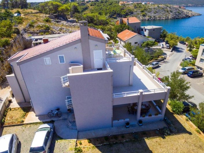 Image No.3-7 Bed Property for sale