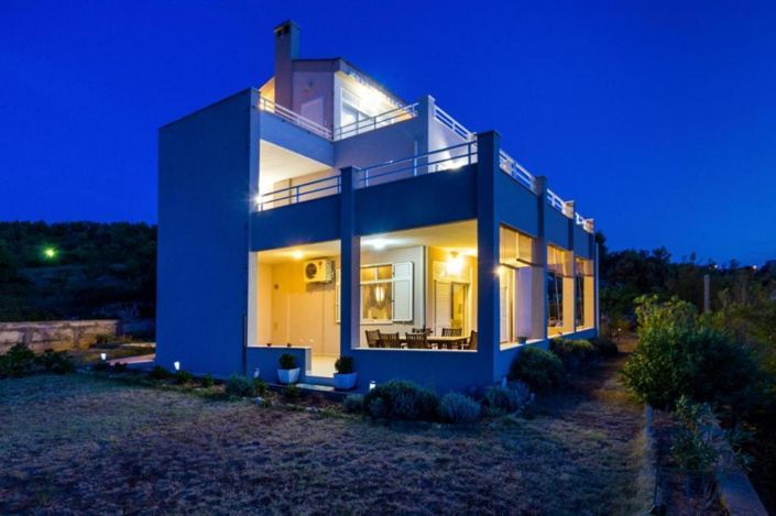 Image No.4-7 Bed Property for sale