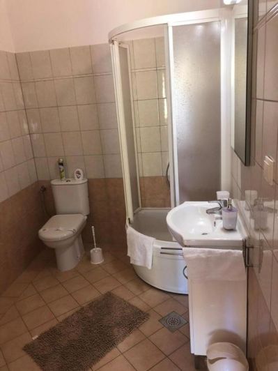 Image No.9-7 Bed Property for sale