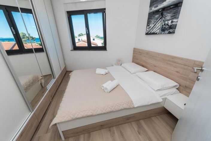 Image No.13-12 Bed Property for sale