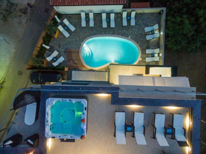 Image No.23-12 Bed Property for sale