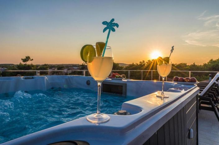 Image No.24-12 Bed Property for sale