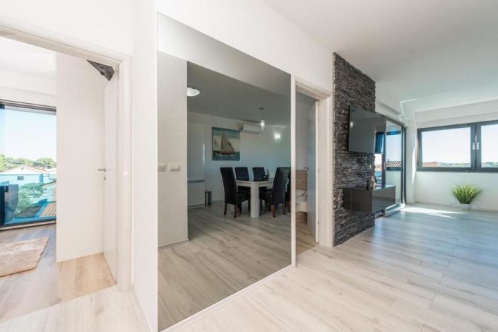 Image No.9-12 Bed Property for sale