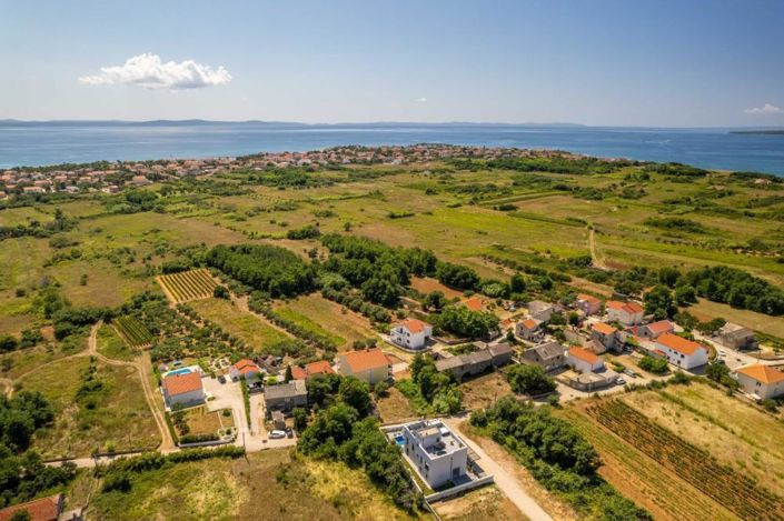 Image No.10-4 Bed Property for sale