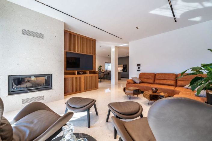 Image No.21-4 Bed Property for sale