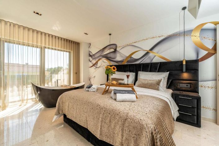 Image No.23-4 Bed Property for sale