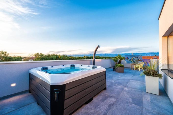 Image No.5-4 Bed Property for sale