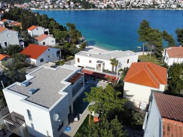 1 - Ciovo, Property
