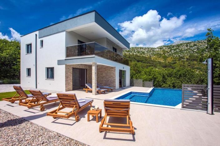 Image No.1-4 Bed Property for sale
