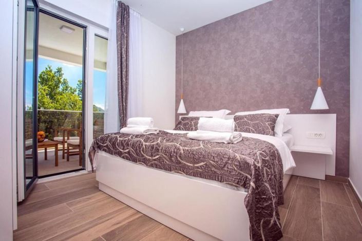 Image No.19-4 Bed Property for sale