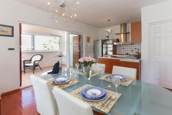 Image No.15-5 Bed Property for sale