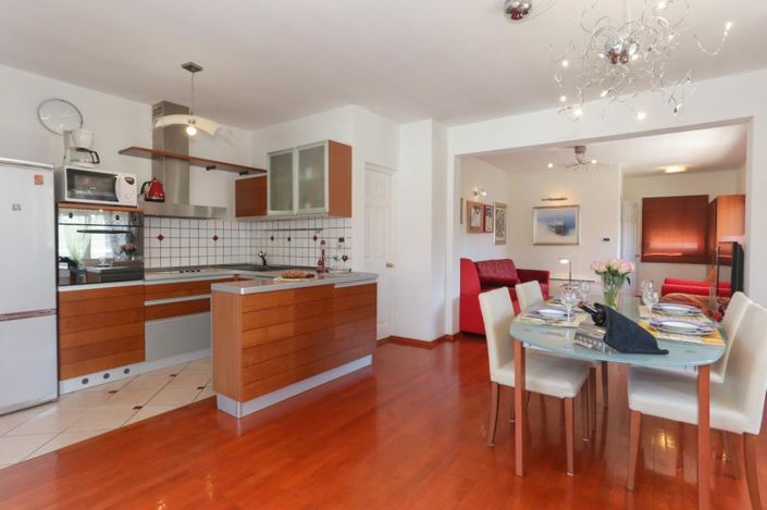 Image No.22-5 Bed Property for sale